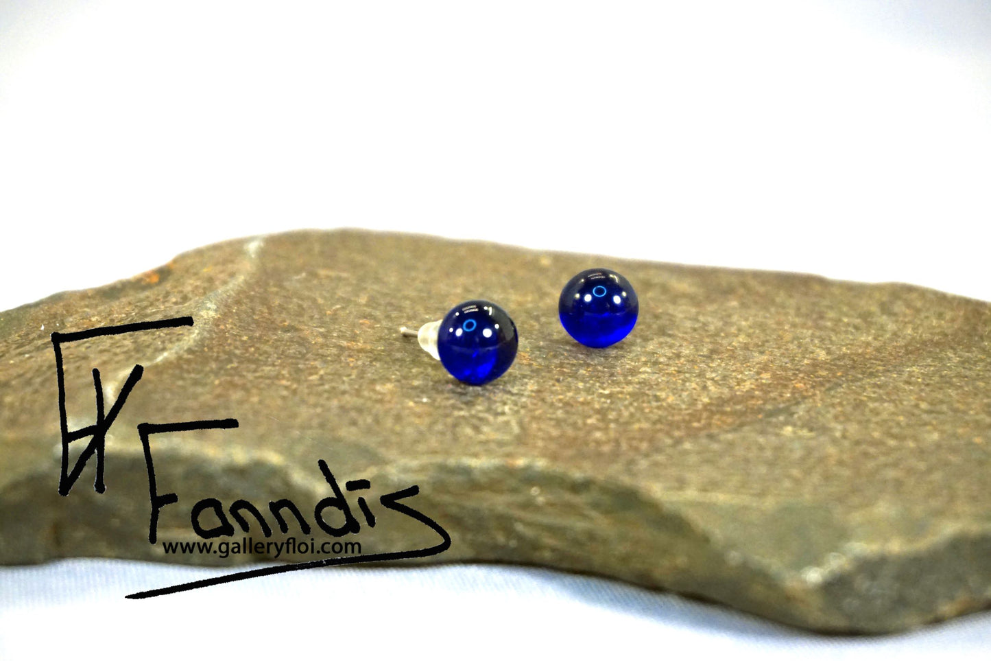 Einstök pinna eyrnalokkar Cobalt blár / Unique stud earrings Cobalt blue