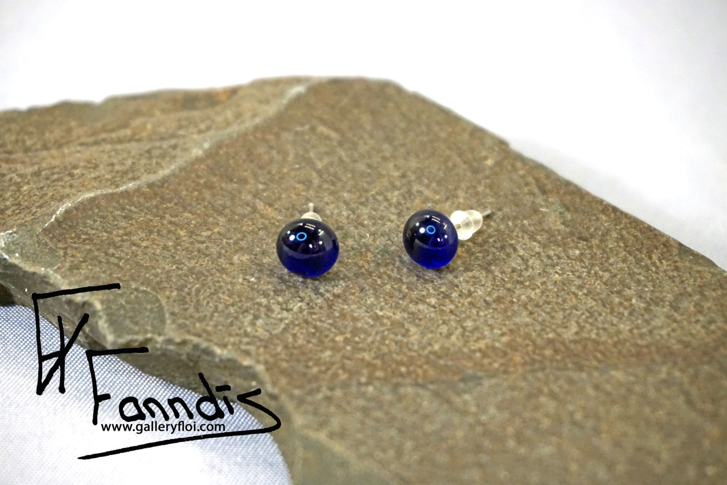 Einstök pinna eyrnalokkar Cobalt blár / Unique stud earrings Cobalt blue