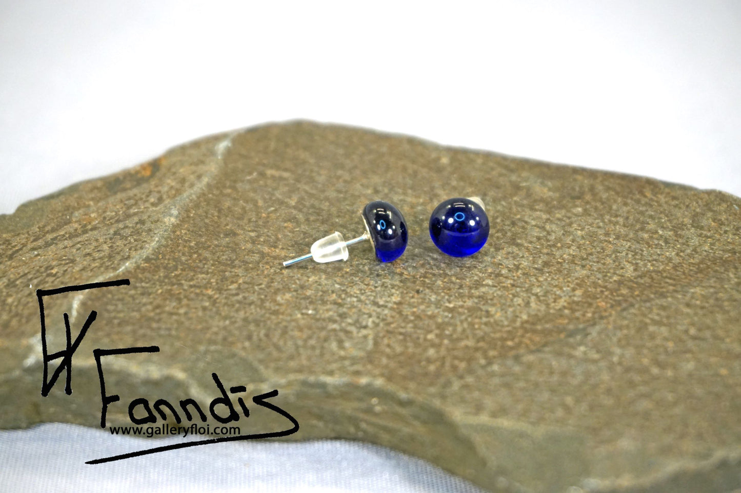 Einstök pinna eyrnalokkar Cobalt blár / Unique stud earrings Cobalt blue