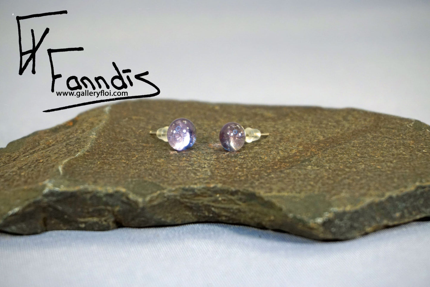 Einstök pinna eyrnalokkar Lilac / Unique stud earrings Lilac