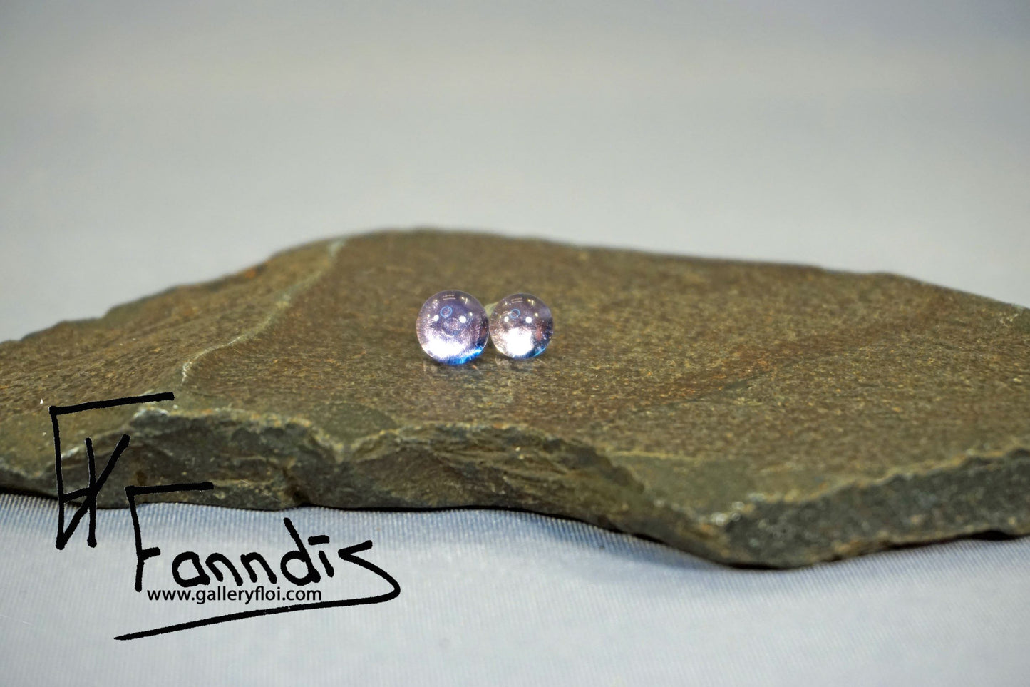 Einstök pinna eyrnalokkar Lilac / Unique stud earrings Lilac