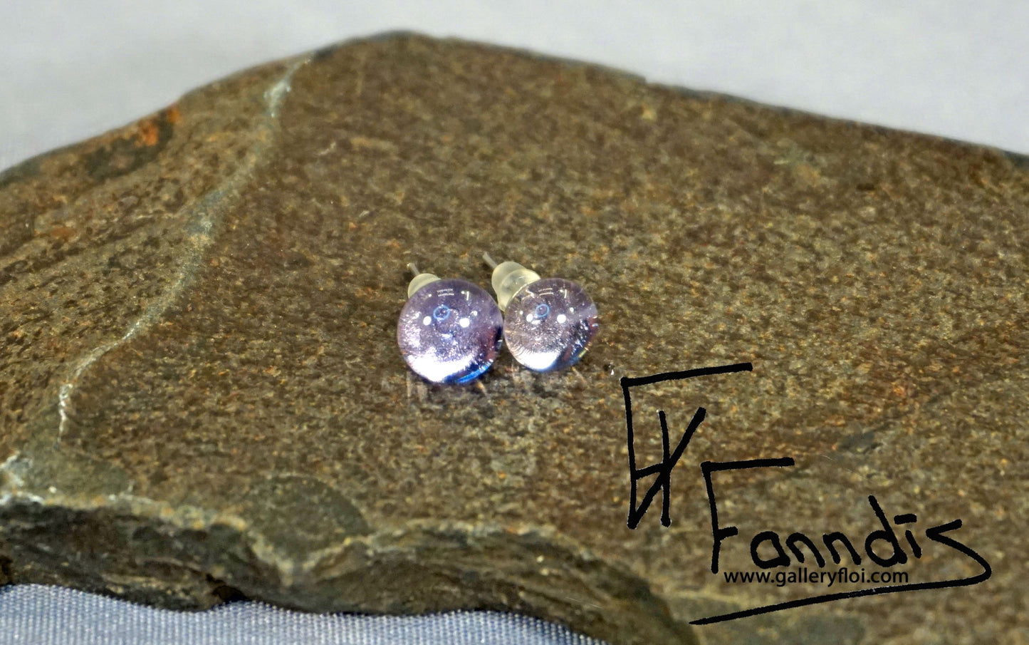 Einstök pinna eyrnalokkar Lilac / Unique stud earrings Lilac