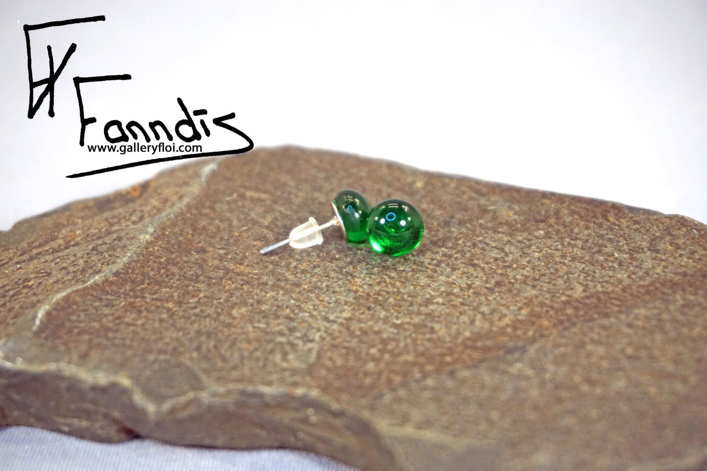 Einstök pinna eyrnalokkar Dökk Grænn / Unique stud earrings Dark Green