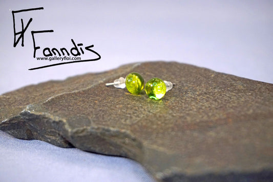 Einstök pinna eyrnalokkar Ljós Grænn / Unique stud earrings Light Green