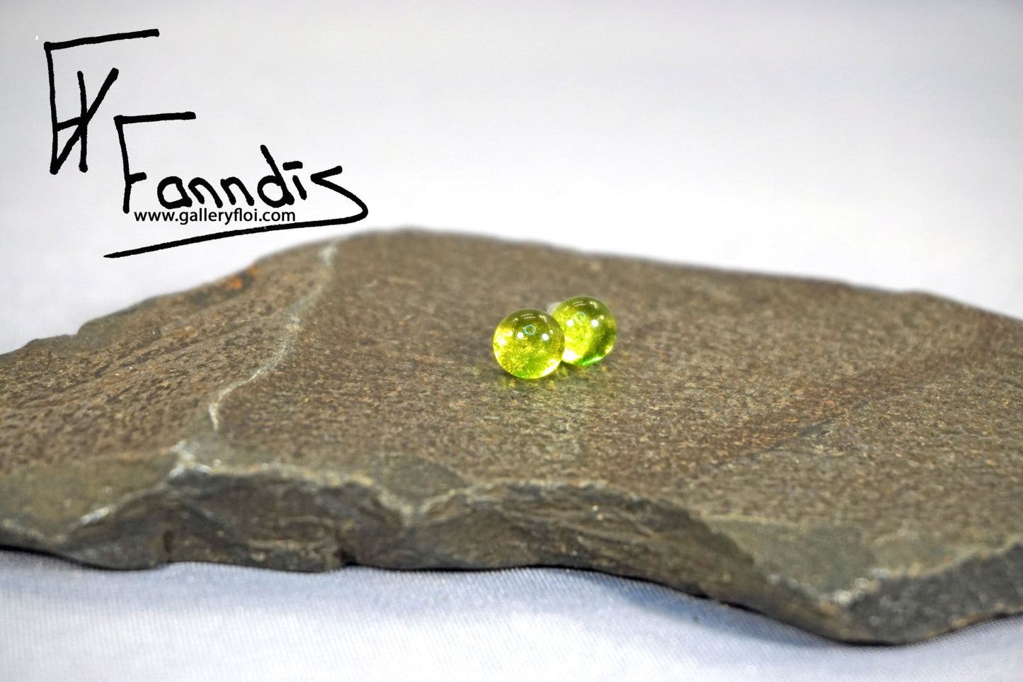 Einstök pinna eyrnalokkar Ljós Grænn / Unique stud earrings Light Green