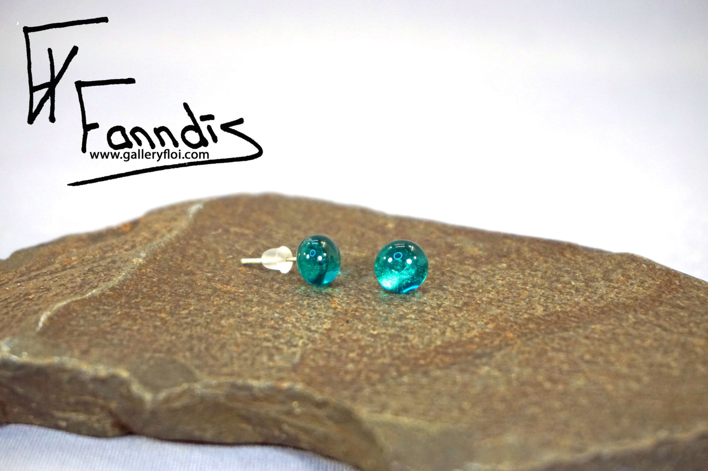 Einstök pinna eyrnalokkar Sægrænn/ Unique stud earrings Teal