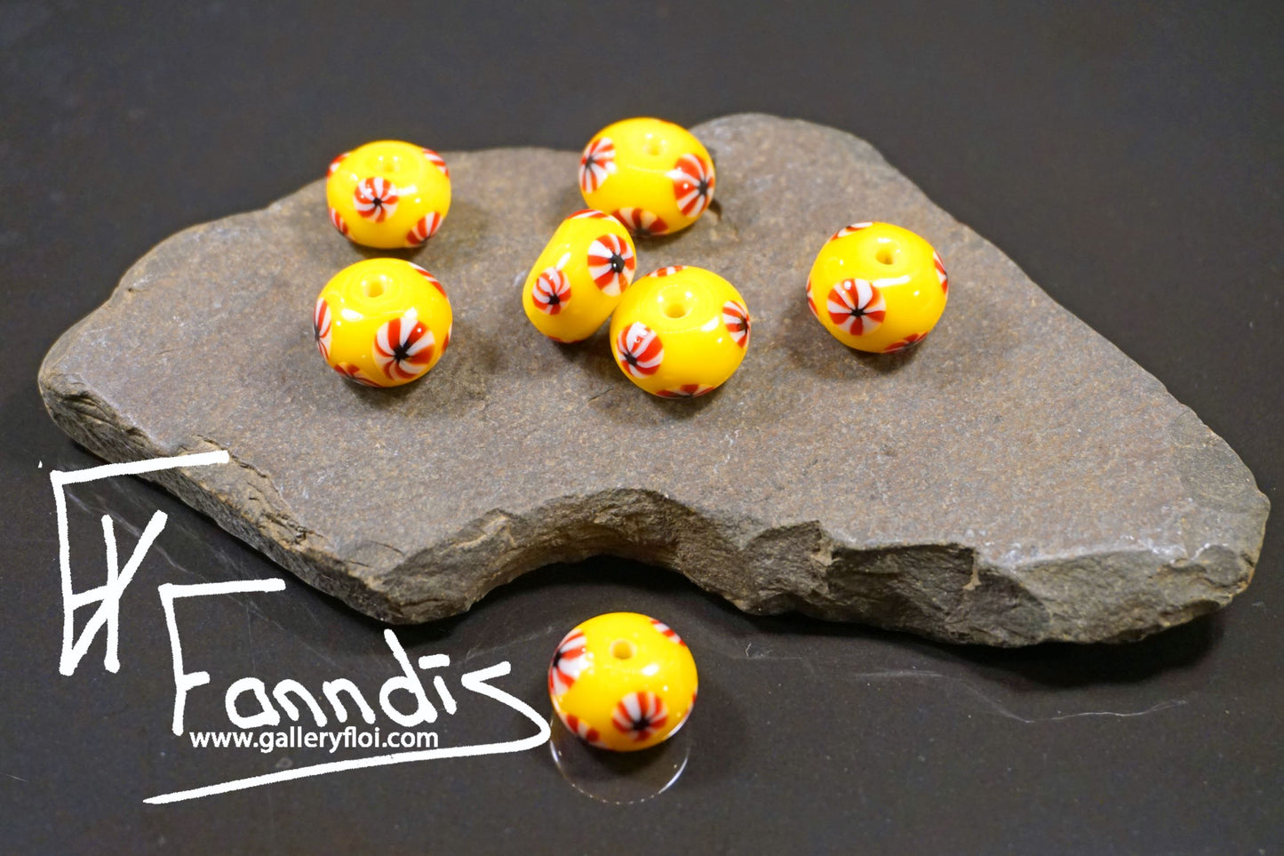 Víkinga glerperlur (söguleg eftirmynd) / Viking glass bead (historical replica)