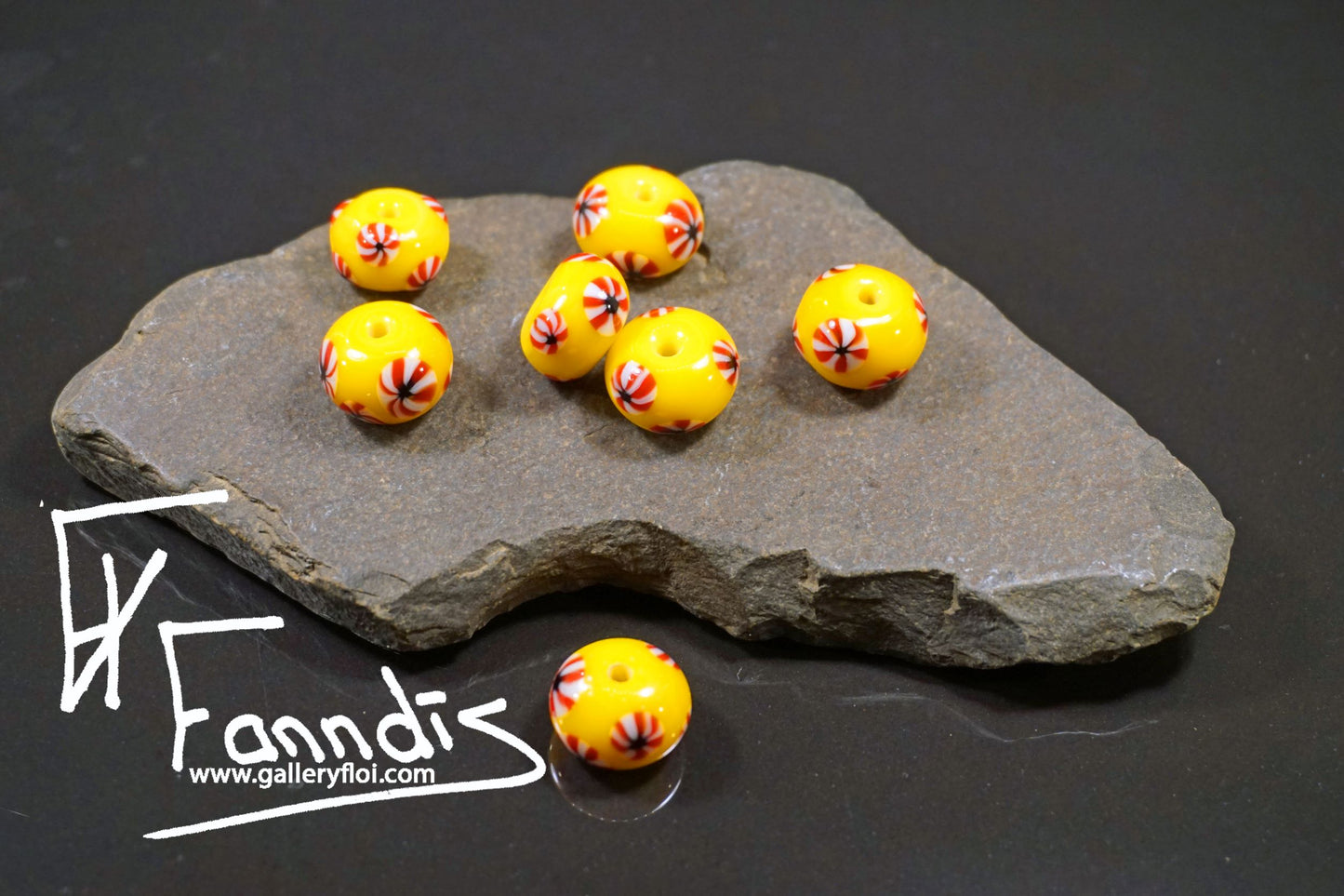 Víkinga glerperlur (söguleg eftirmynd) / Viking glass bead (historical replica)