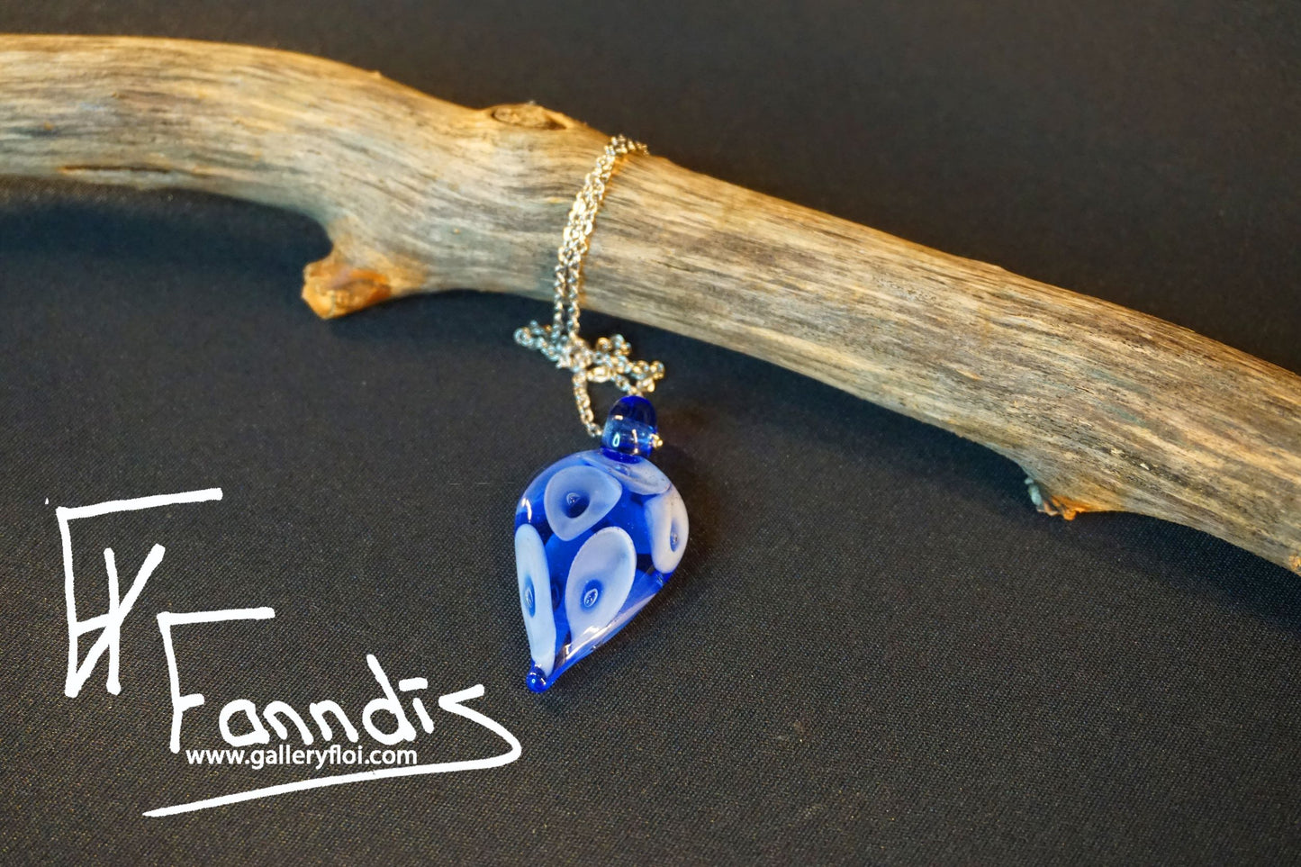 Droplaug hálsmen Dökk Blár / Droplaug necklace Dark Blue