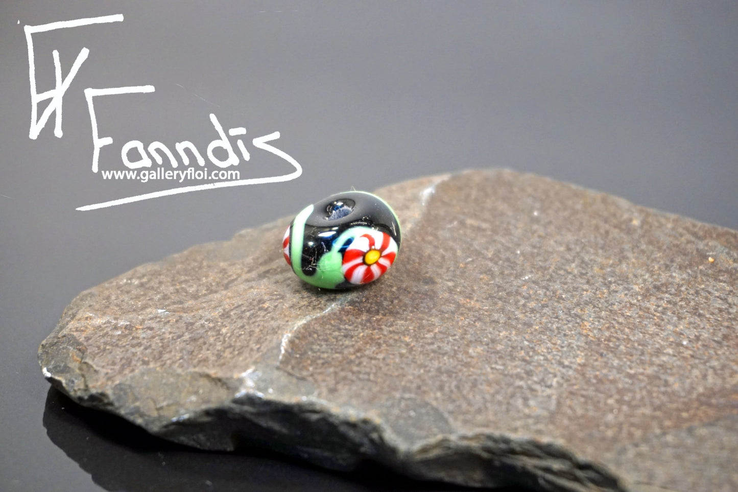 Víkinga glerperlur (söguleg eftirmynd) / Viking glass bead (historical replica)