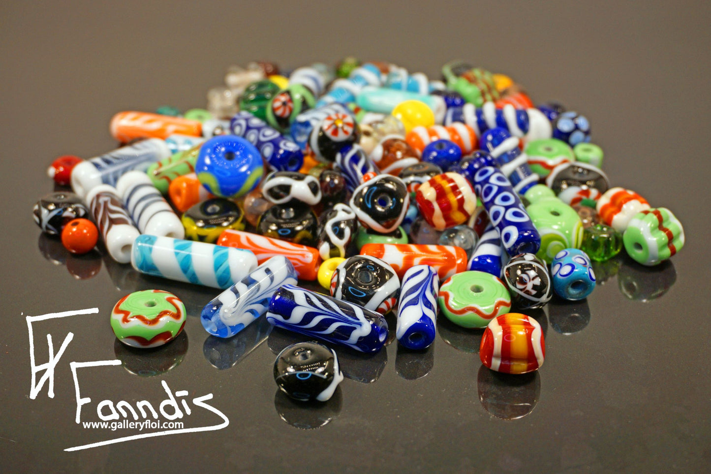 Random mix of viking glass beads / Blönduð blanda af víkinga glerperlum