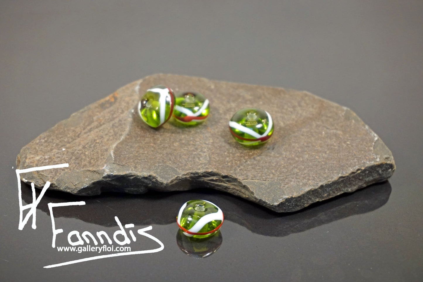 Víkinga glerperlur (söguleg eftirmynd) / Viking glass bead (historical replica)