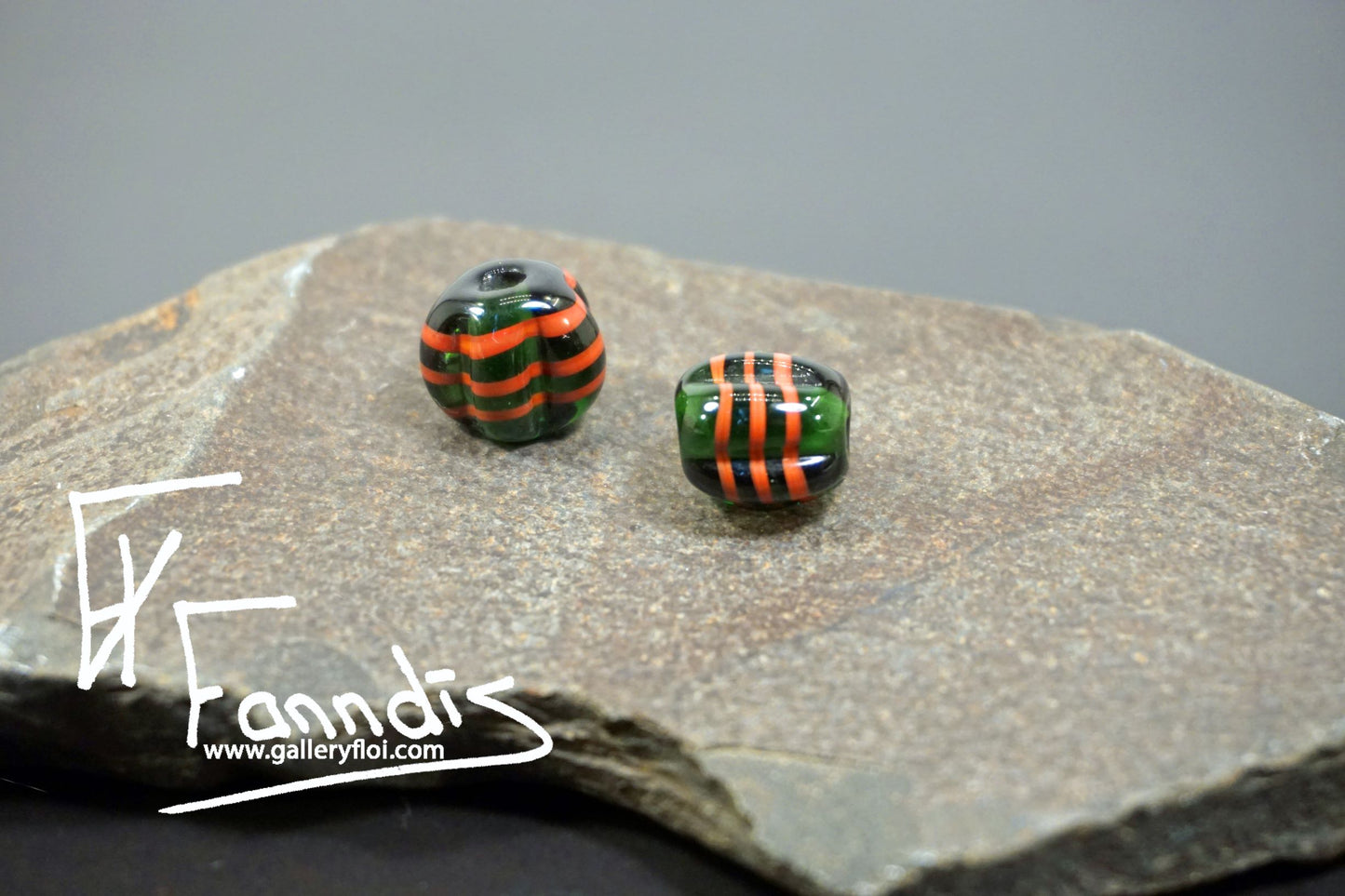 Víkinga glerperlur (söguleg eftirmynd) / Viking glass bead (historical replica)