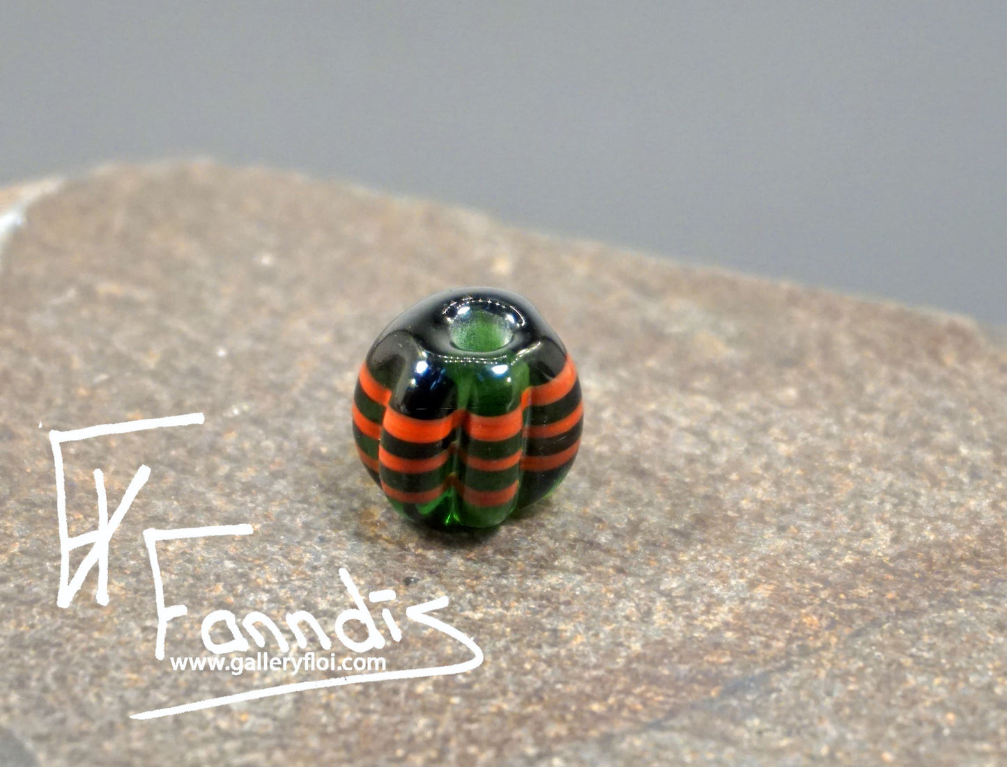 Víkinga glerperlur (söguleg eftirmynd) / Viking glass bead (historical replica)