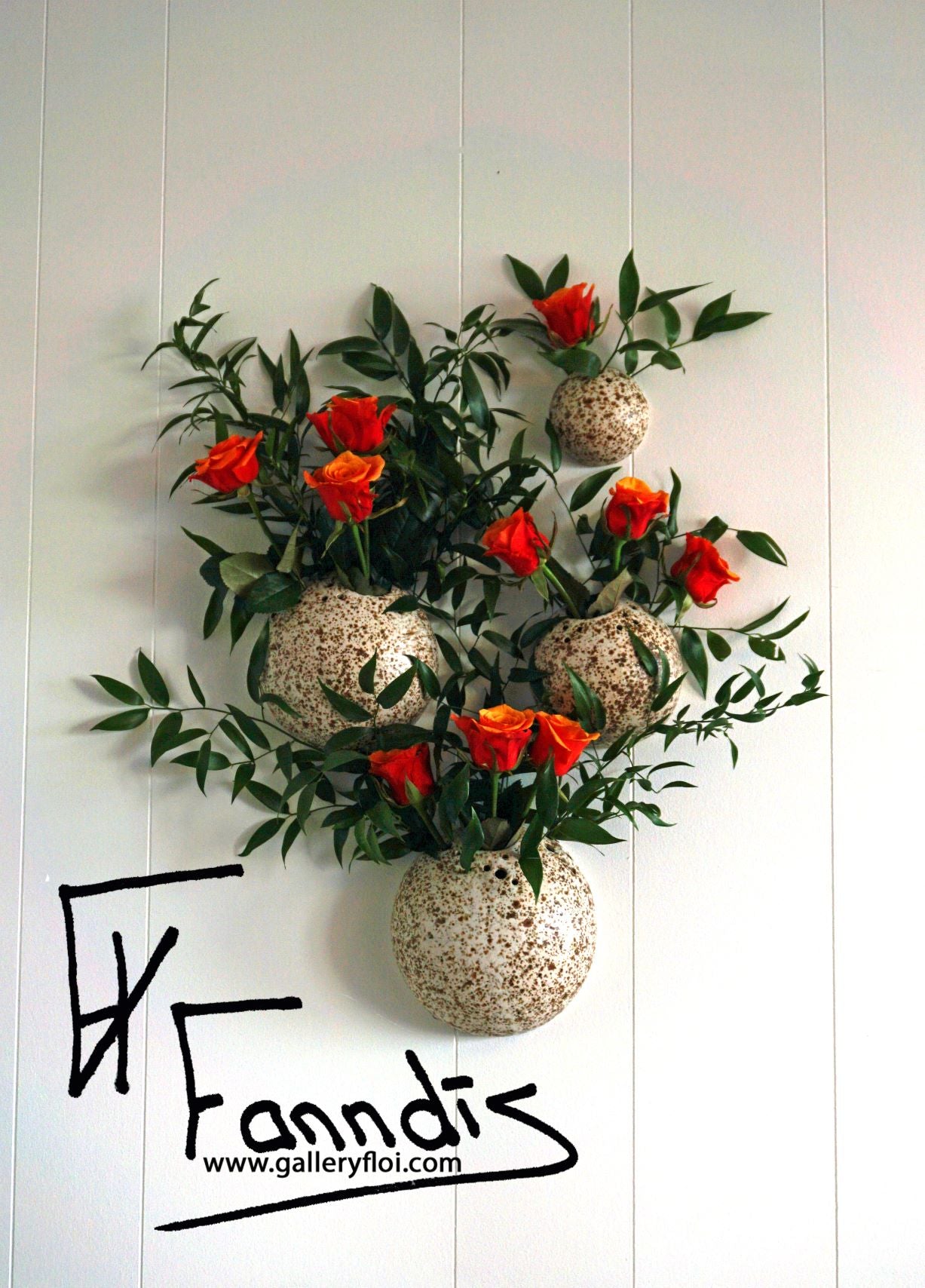 Vegg blómavasi með hrauni / Wall flower vase with lava – Gallery Flói