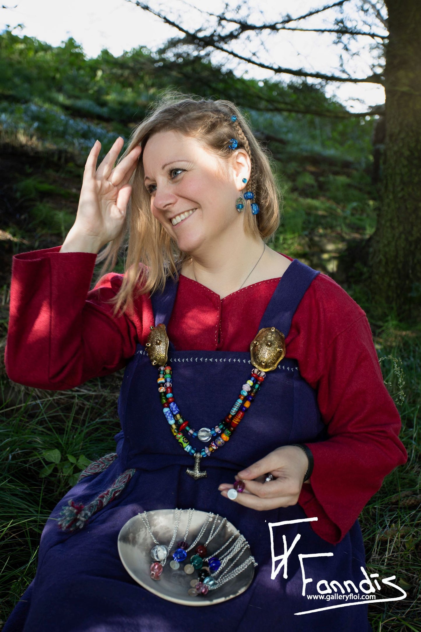 Víkinga glerperlu hárskraut dökk turkis blár / Viking glass bead hair accessories Dark turquoise blue