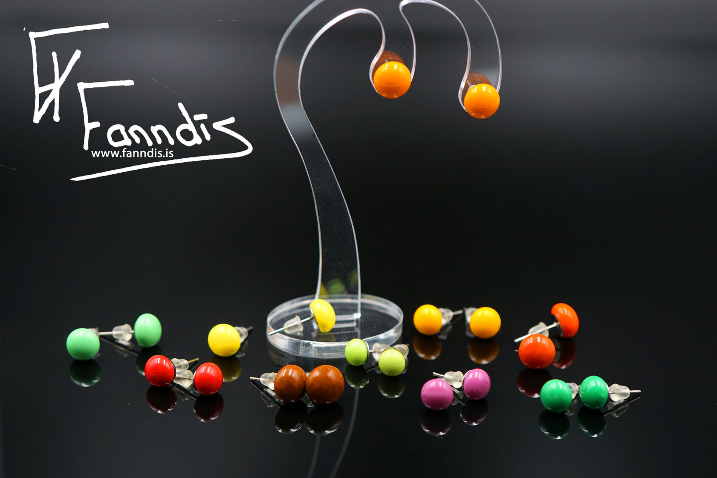 Pinna Eyrnalokkar (Ógegnsætt) / Stud Earrings (Opaq)