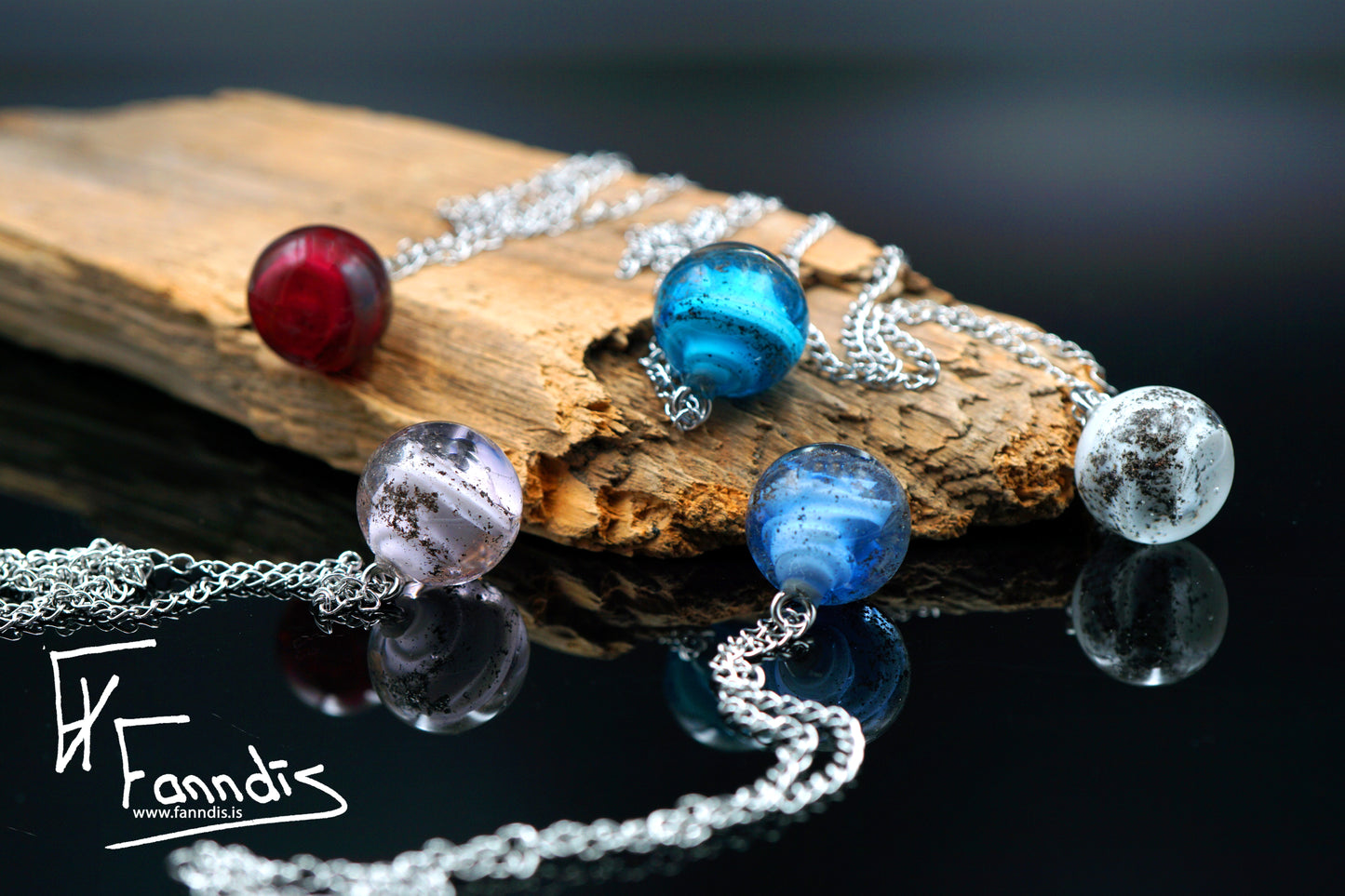 Kjarni Eldfjalla aska hálsmen / Core Volcanic ash necklace