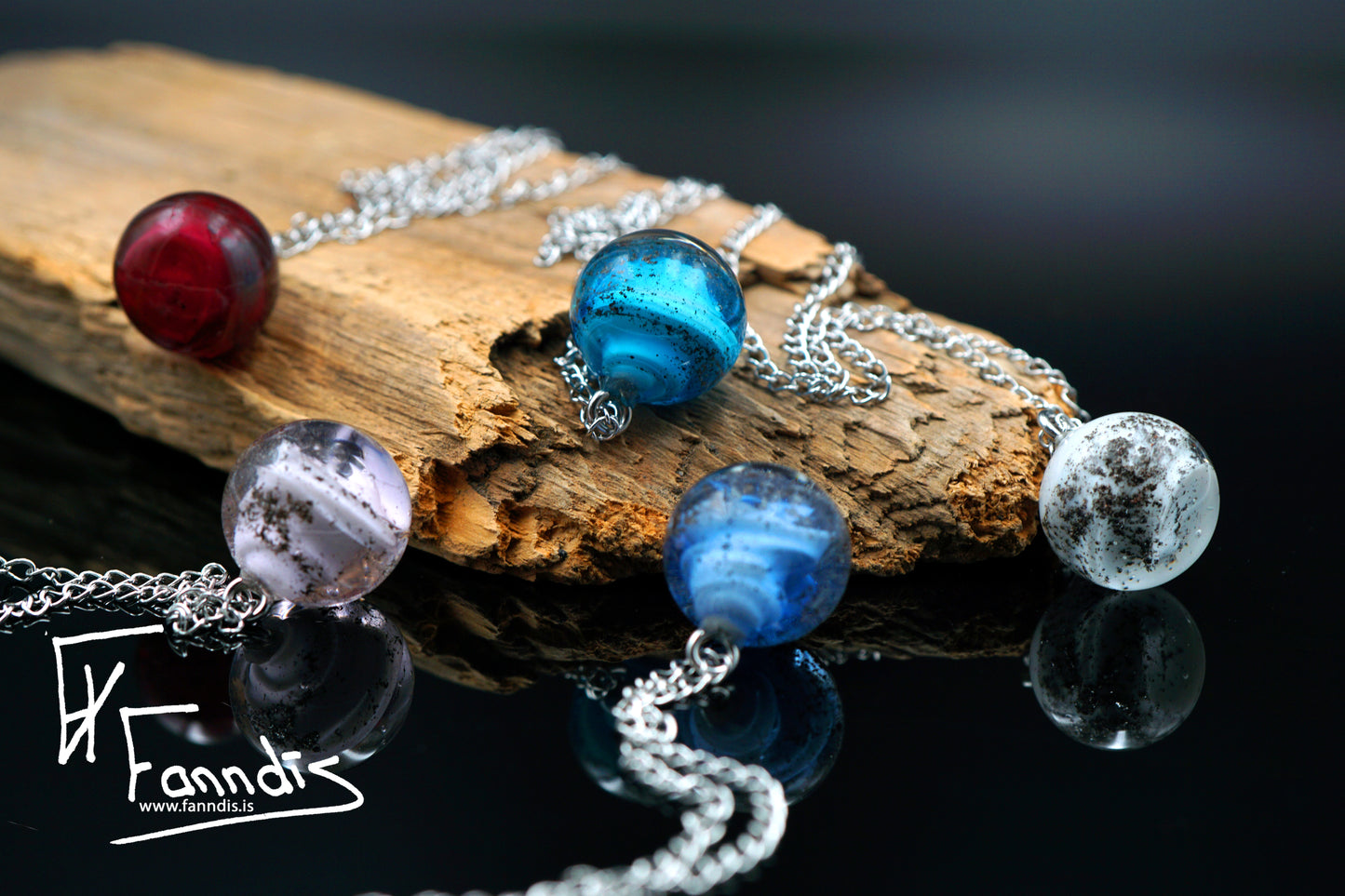 Kjarni Eldfjalla aska hálsmen / Core Volcanic ash necklace