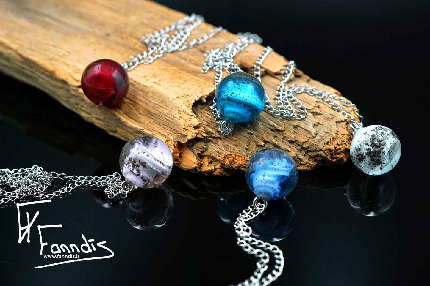 Kjarni Eldfjalla aska hálsmen / Core Volcanic ash necklace