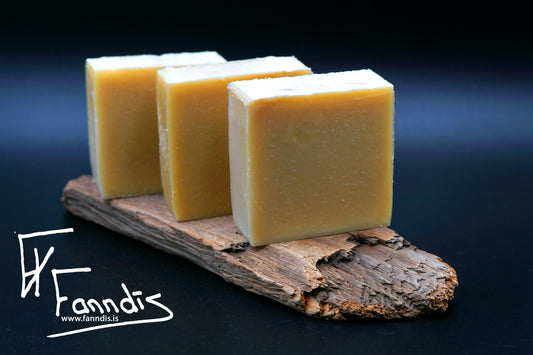 Jurtasápa með Hvönn og appelsínu ilmkjarna olíu / Herbal soap with wild angelica and orange essential oil