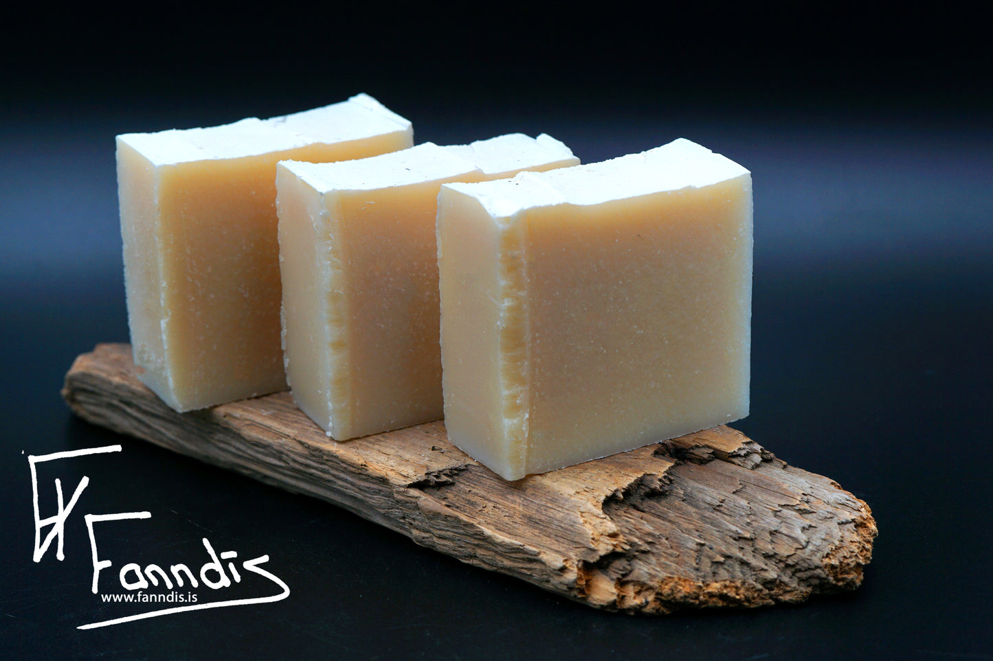 Sápa með fífil og ferskju blóma ilmkjarna olíu / Soap with dandelion and peach blossom essential oil