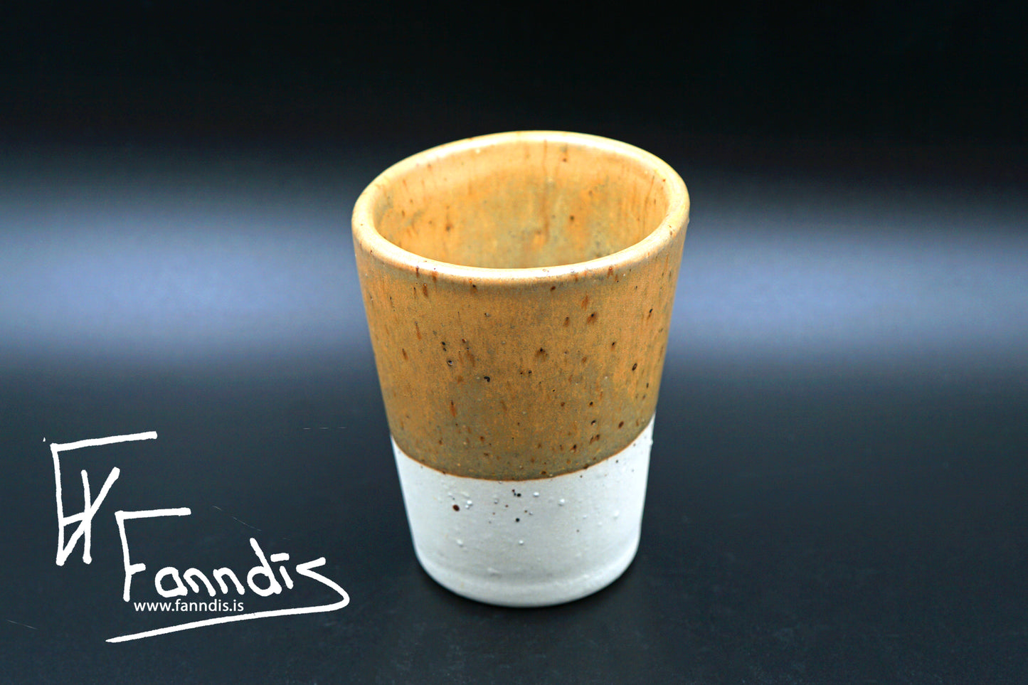 Bolli með hrauni / Cup with lava
