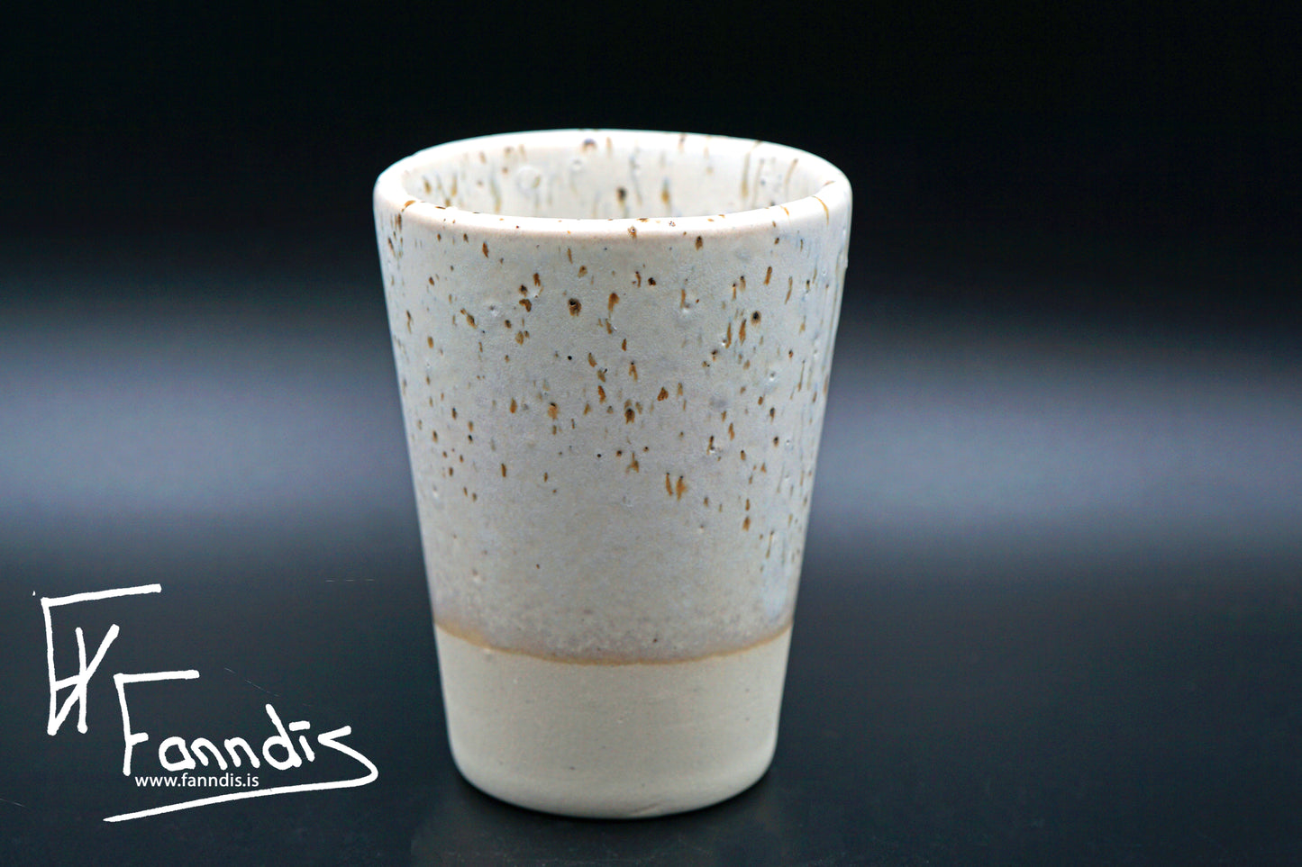 Bolli með hrauni / Cup with lava