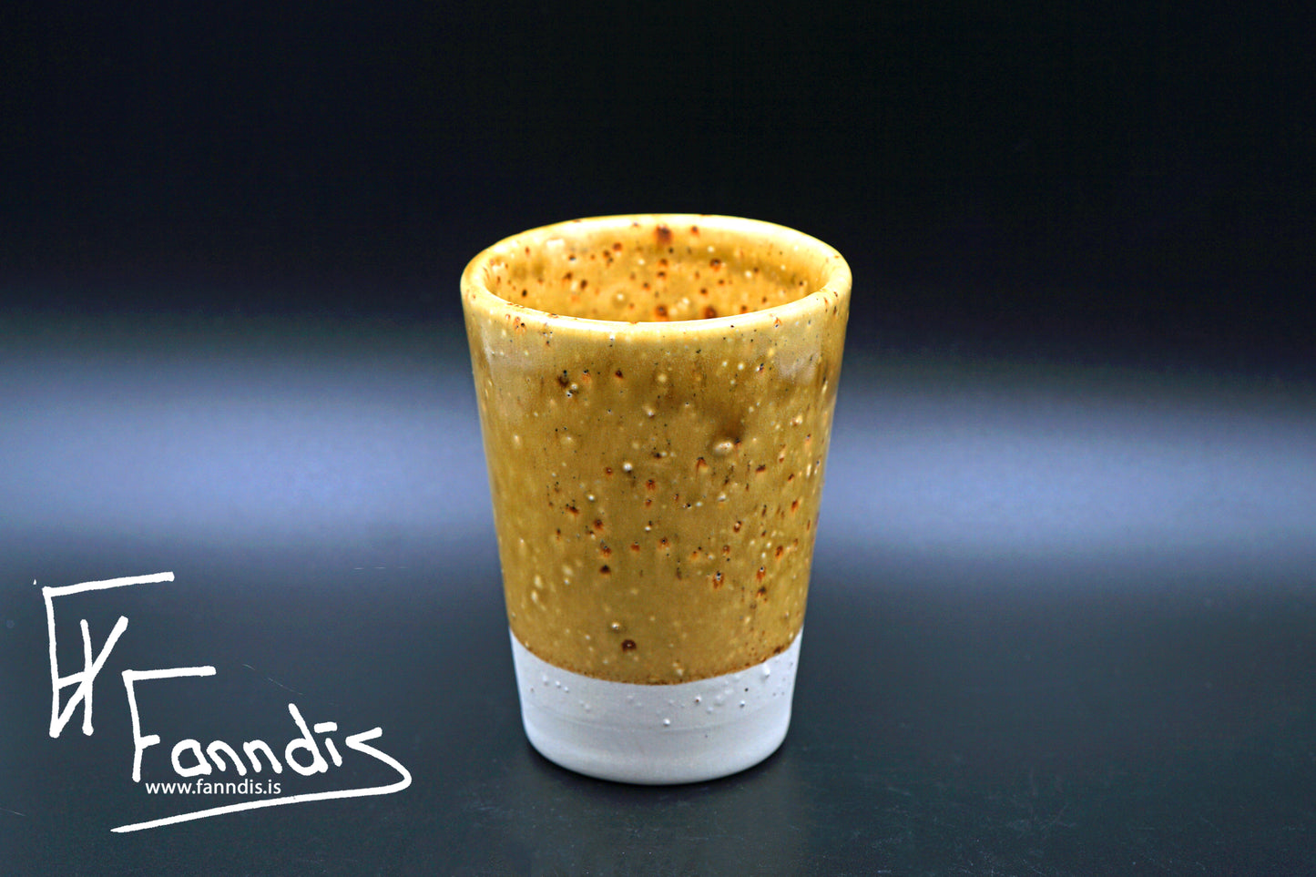 Bolli með hrauni / Cup with lava