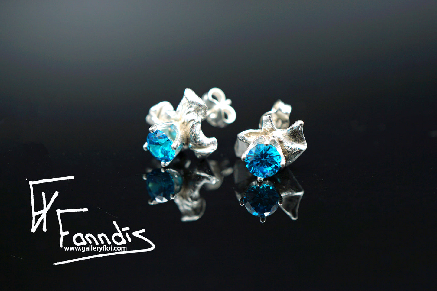 925 Silfur pinna eyrnalokkar með Zirkonia / 925 Silver stud earrings with Zirkonia