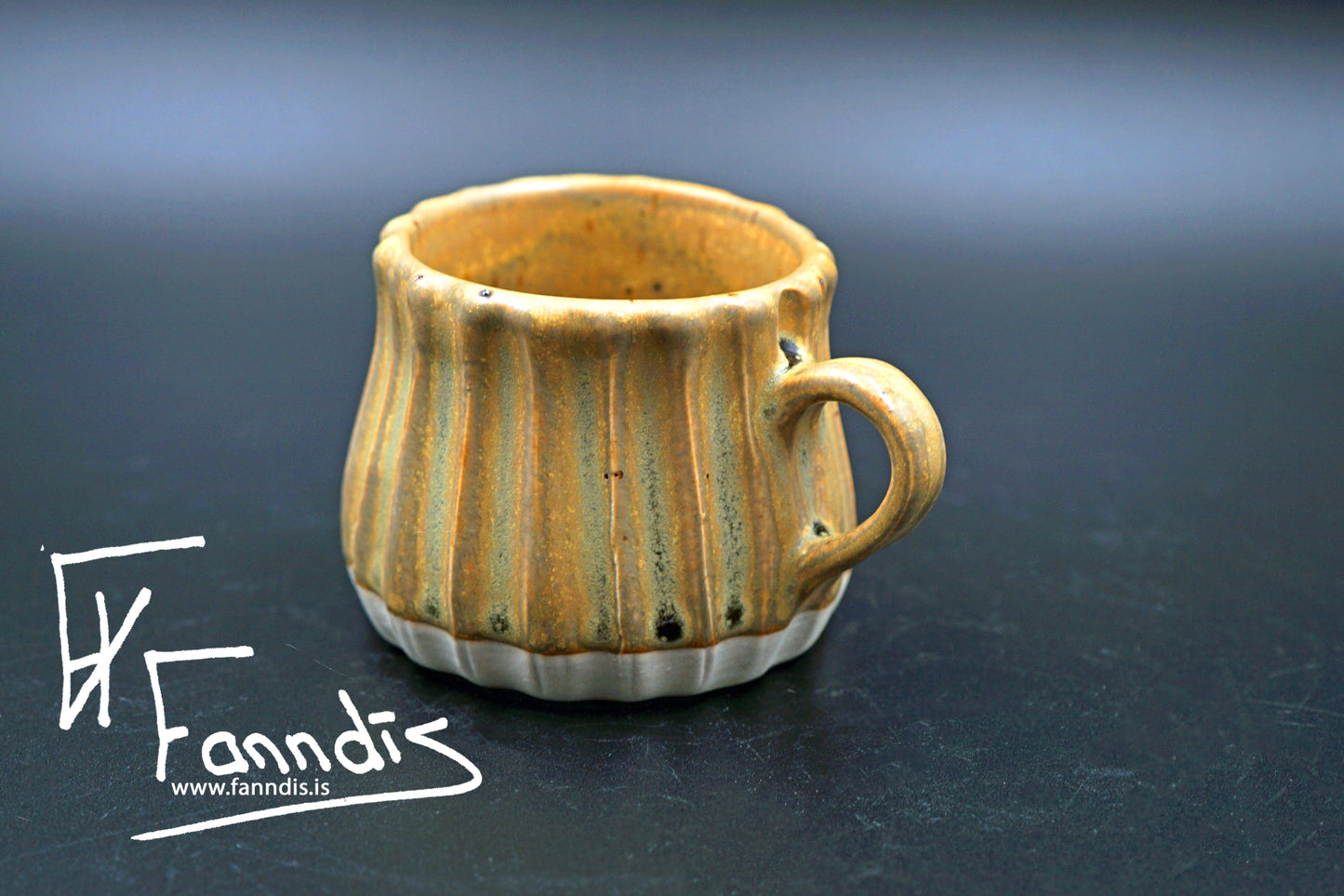 Bolli með hrauni / Cup with lava (150 ml)