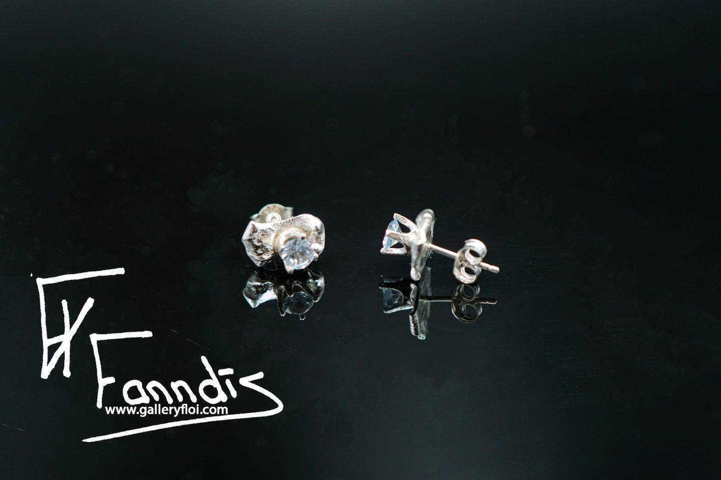 925 Silfur pinna eyrnalokkar með Zirkonia / 925 Silver stud earrings with Zirkonia