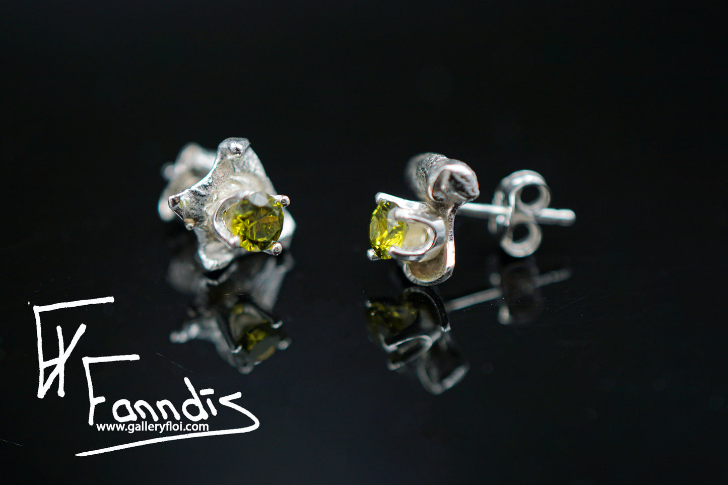 925 Silfur pinna eyrnalokkar með Zirkonia / 925 Silver stud earrings with Zirkonia