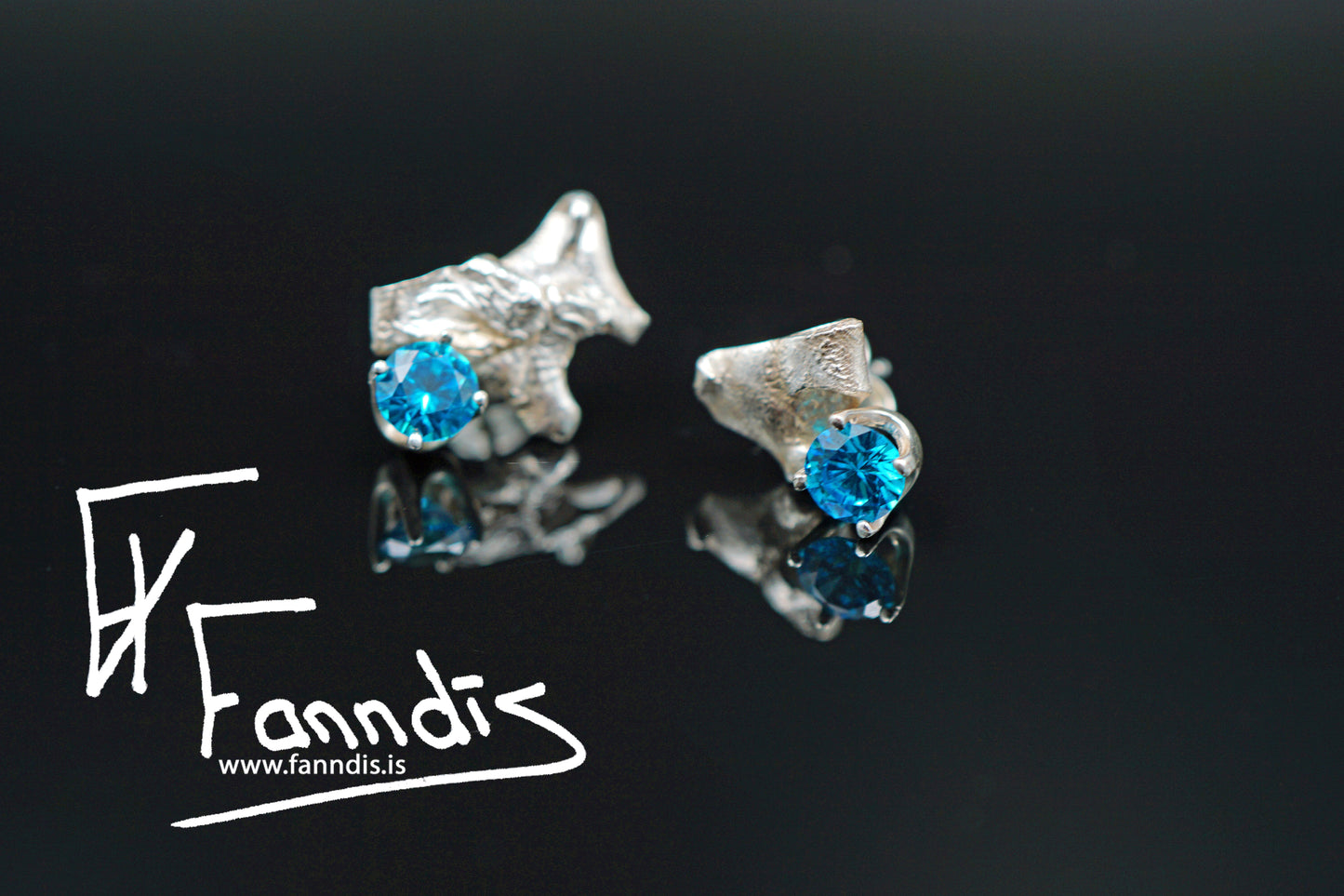 925 Silfur pinna eyrnalokkar með Zirkonia / 925 Silver stud earrings with Zirkonia