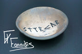 Gryfjubrennd skál með orðunum Styrkur / Pit fired bowl with the word Strength