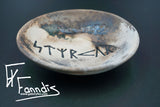 Gryfjubrennd skál með orðunum Styrkur / Pit fired bowl with the word Strength