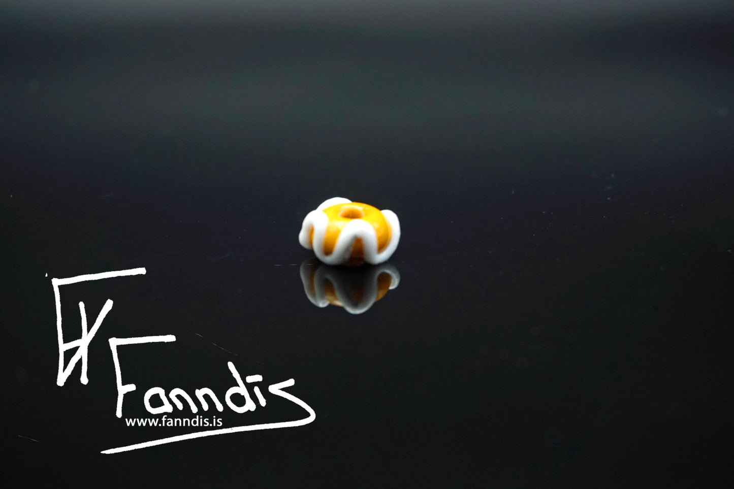 Víkinga glerperlur í opaq litum með bylgjulínu / Viking glass beads in opaq colors with a wavy line