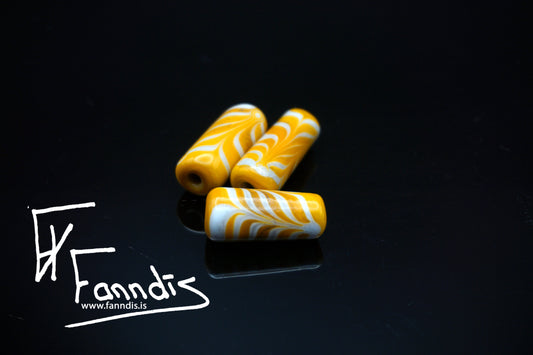 Glerperla Gulur Ockra með hvítri fjöðrun / Glass bead Yellow Ochre with white feathering