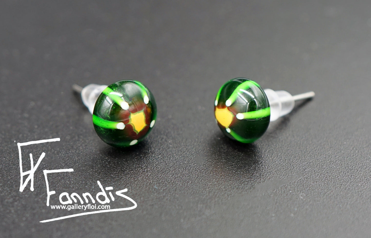 Gler pinna eyrnalokkar / Glass stud earrings