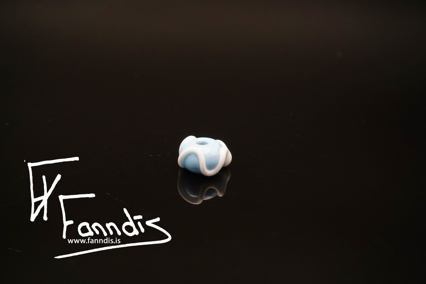 Víkinga glerperlur í opaq litum með bylgjulínu / Viking glass beads in opaq colors with a wavy line