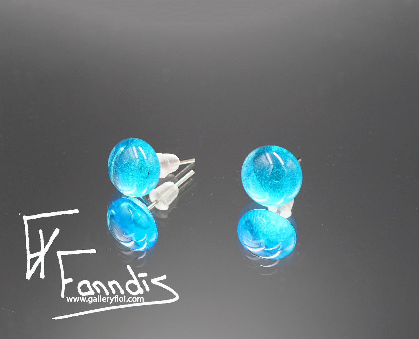 Einstök pinna eyrnalokkar ljós blágrænn / Unique stud earrings light Turquoise