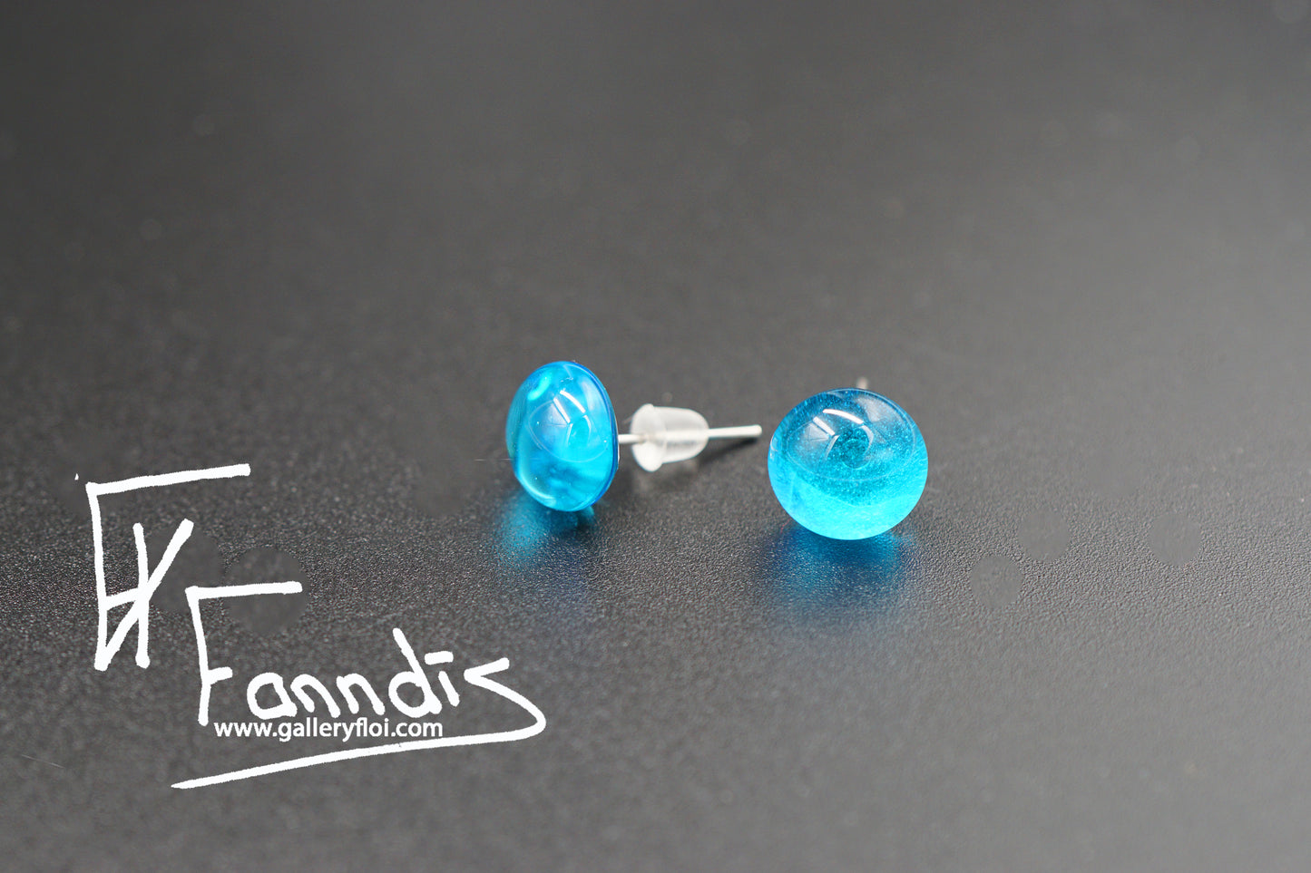 Einstök pinna eyrnalokkar ljós blágrænn / Unique stud earrings light Turquoise