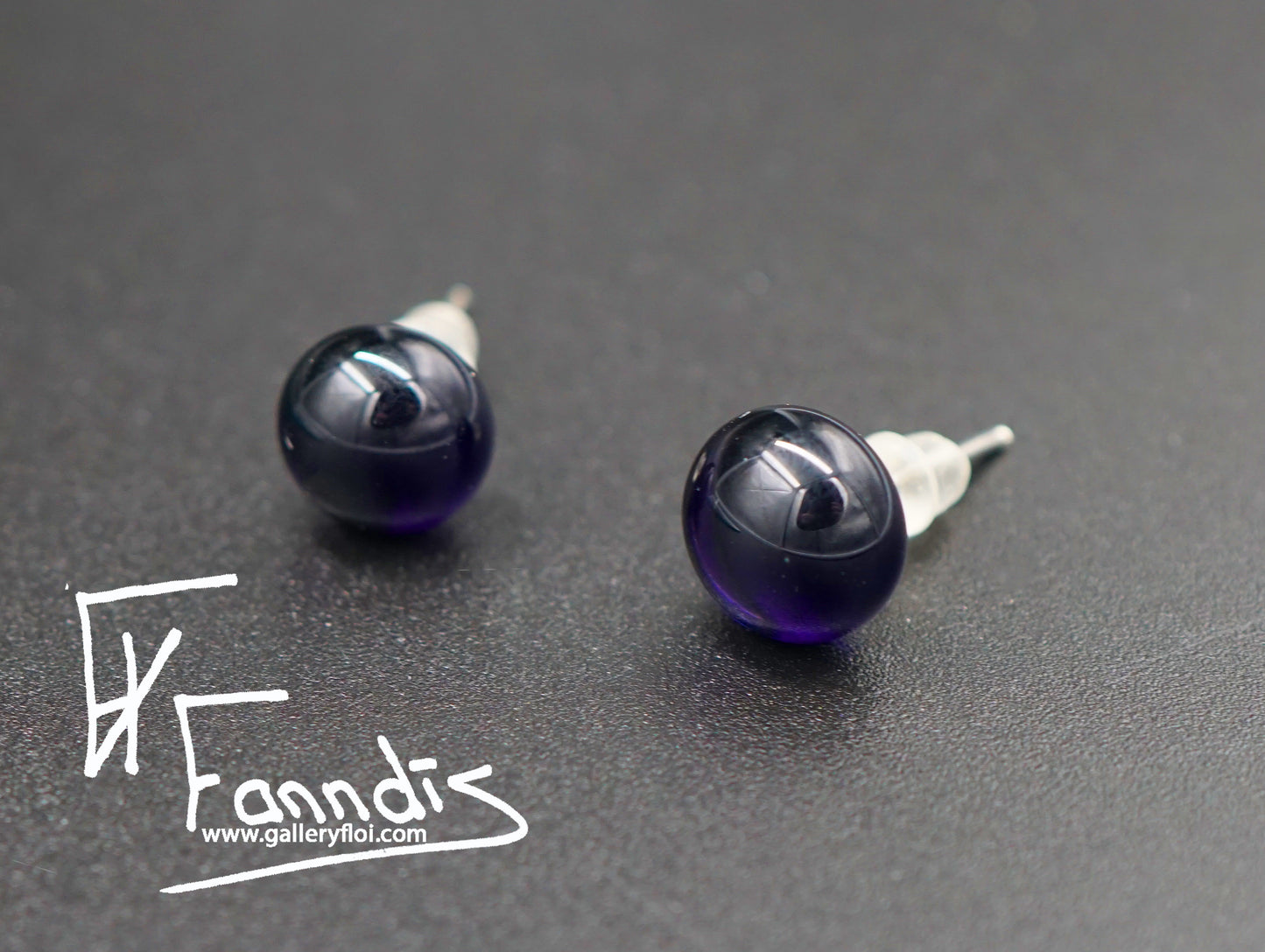 Einstök pinna eyrnalokkar dökk fjólublár / Unique stud earrings Dark Violet