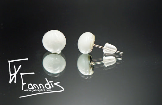 Einstök pinna eyrnalokkar perlu grár / Unique stud earrings pearl grey