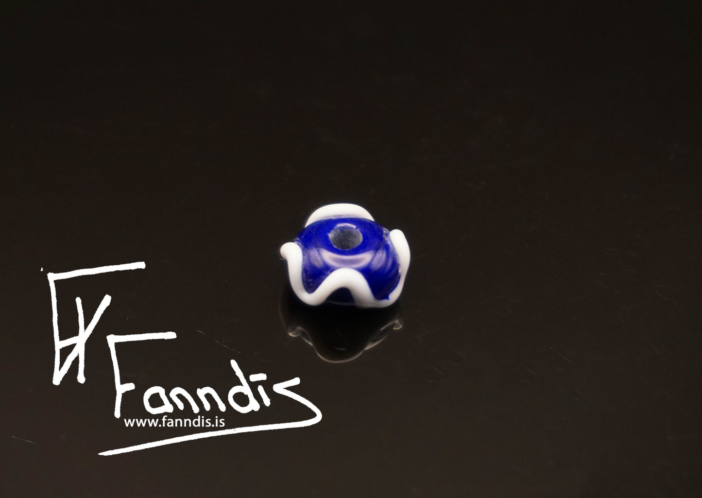 Víkinga glerperlur í opaq litum með bylgjulínu / Viking glass beads in opaq colors with a wavy line