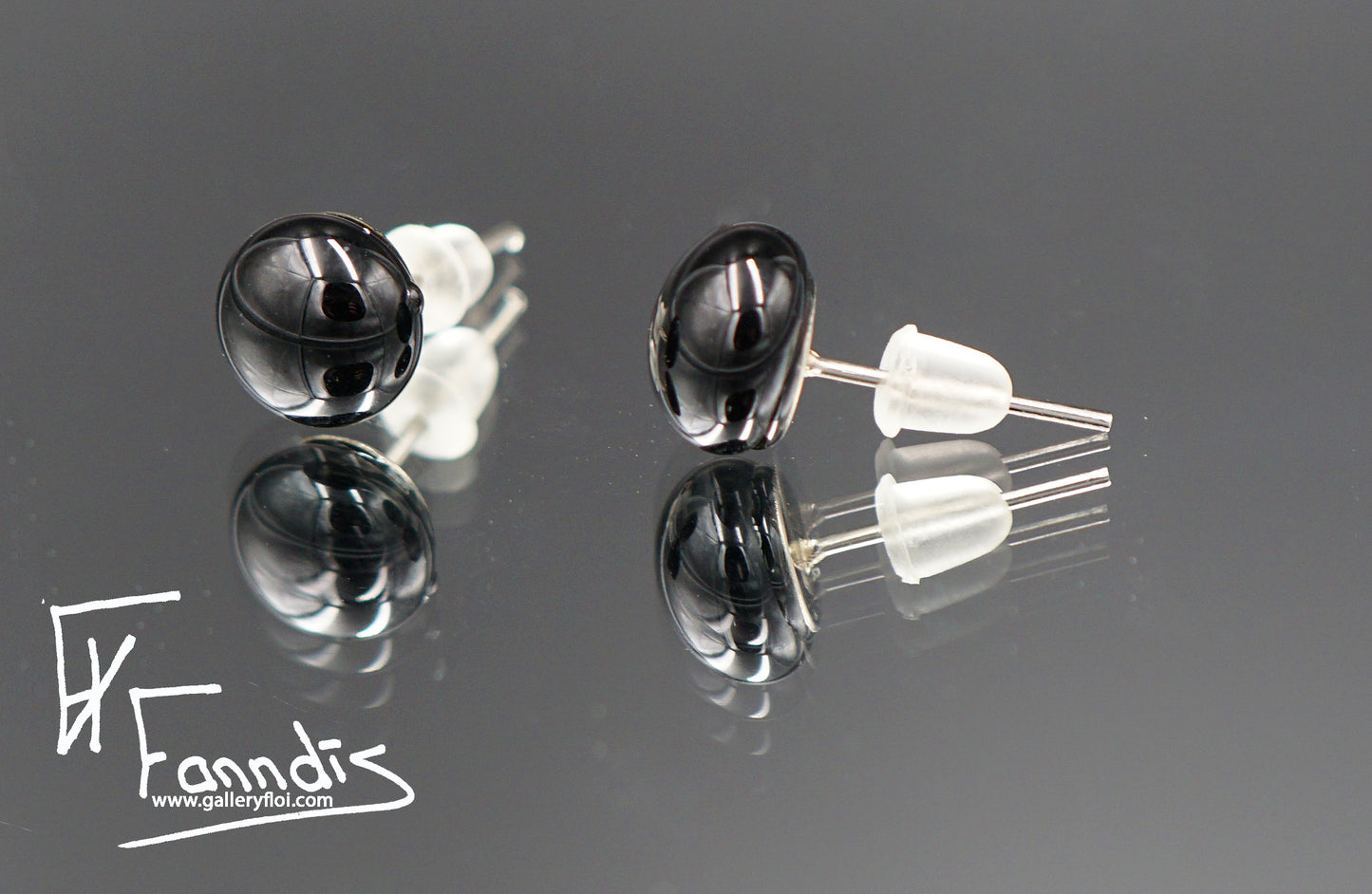 Einstök pinna eyrnalokkar Svart / Unique stud earrings Black