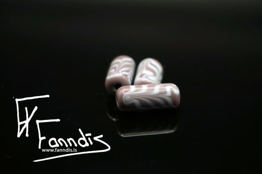 Glerperla Fjólublár með hvítri fjöðrun / Glass bead Purple with white feathering