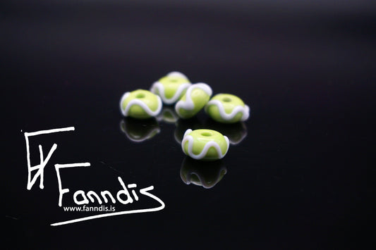 Glerperla Límónugrænn með hvítri bylgjulínu / Glass bead Lime green with white wavy line
