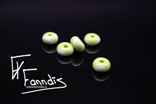Glerperla Límónugrænn með hvítri bylgjulínu / Glass bead Lime green with white wavy line