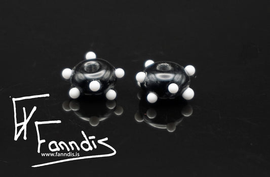 Glerperla Svart með hvítum doppum / Glass bead Black with white dots